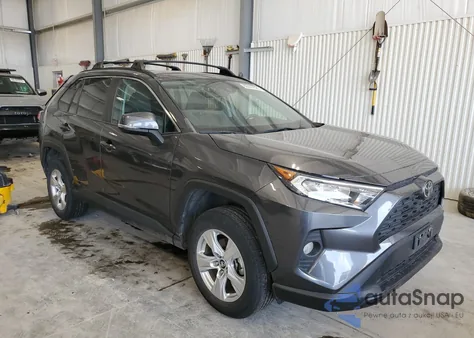 2019 Toyota Rav4 Xle z USA, uszkodzony, nr VIN 2T3P1RFV2KC054998